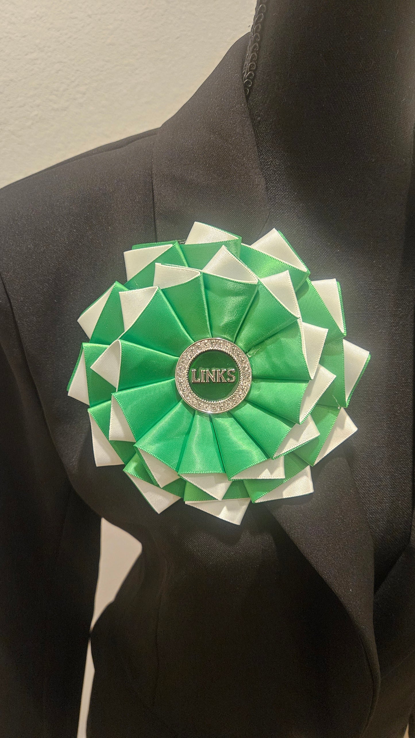 Links Flower Brooch - Flowers