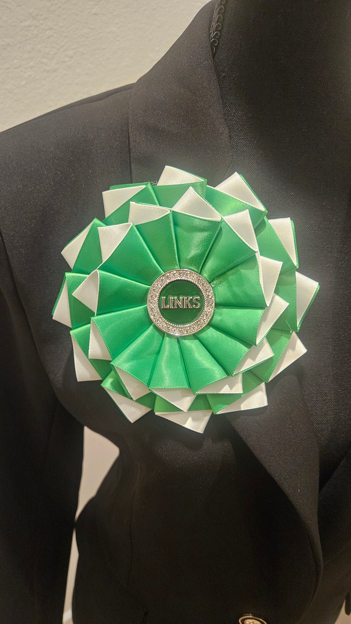 Links Flower Brooch - Flowers