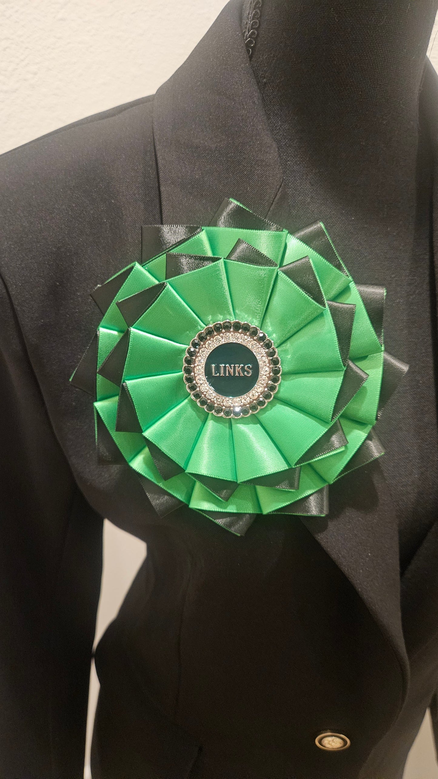 Links Flower Brooch - Black